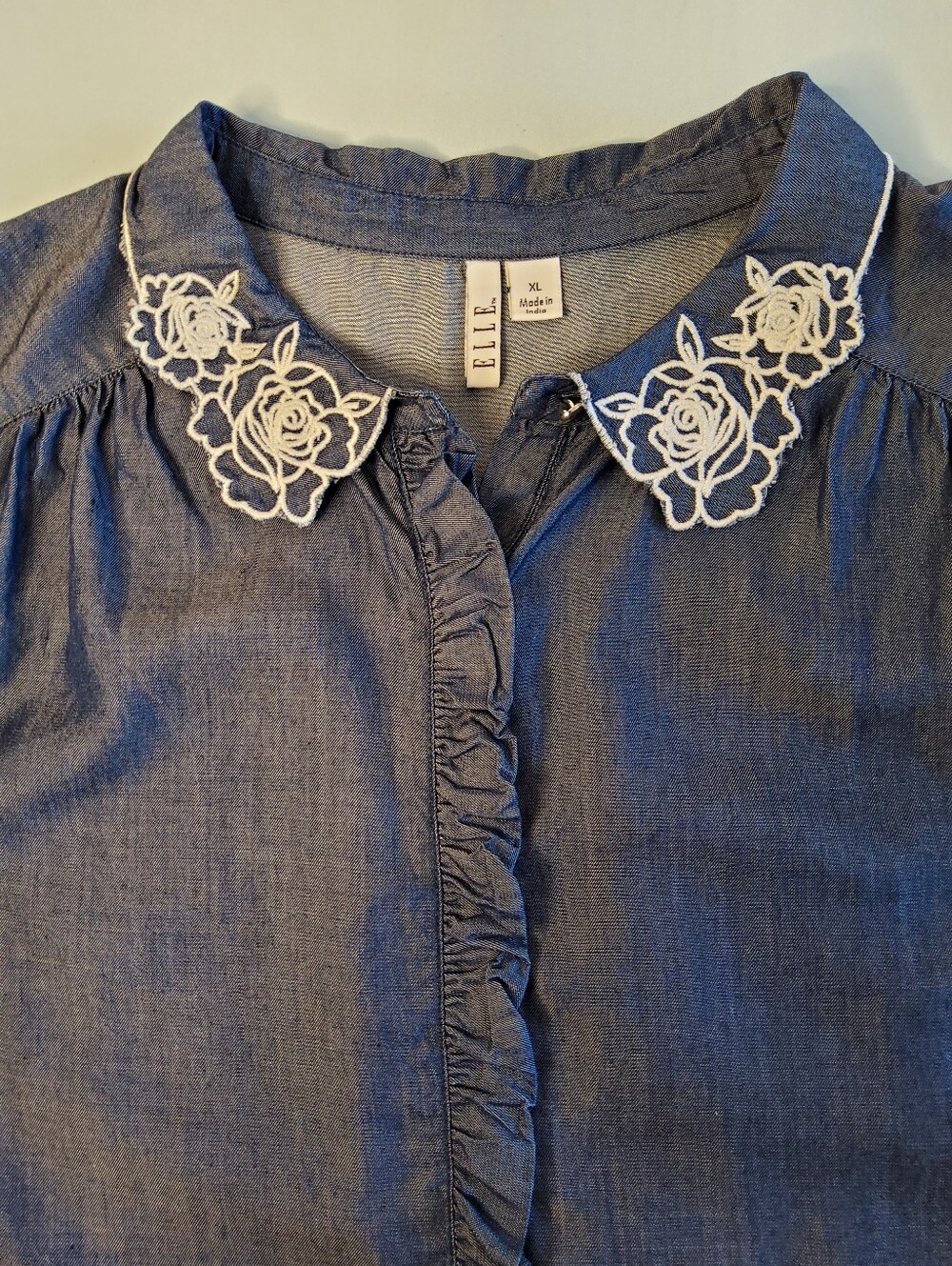 Elle Blue Sleeveless Blouse with White Floral Collar - Picture 5 of 6